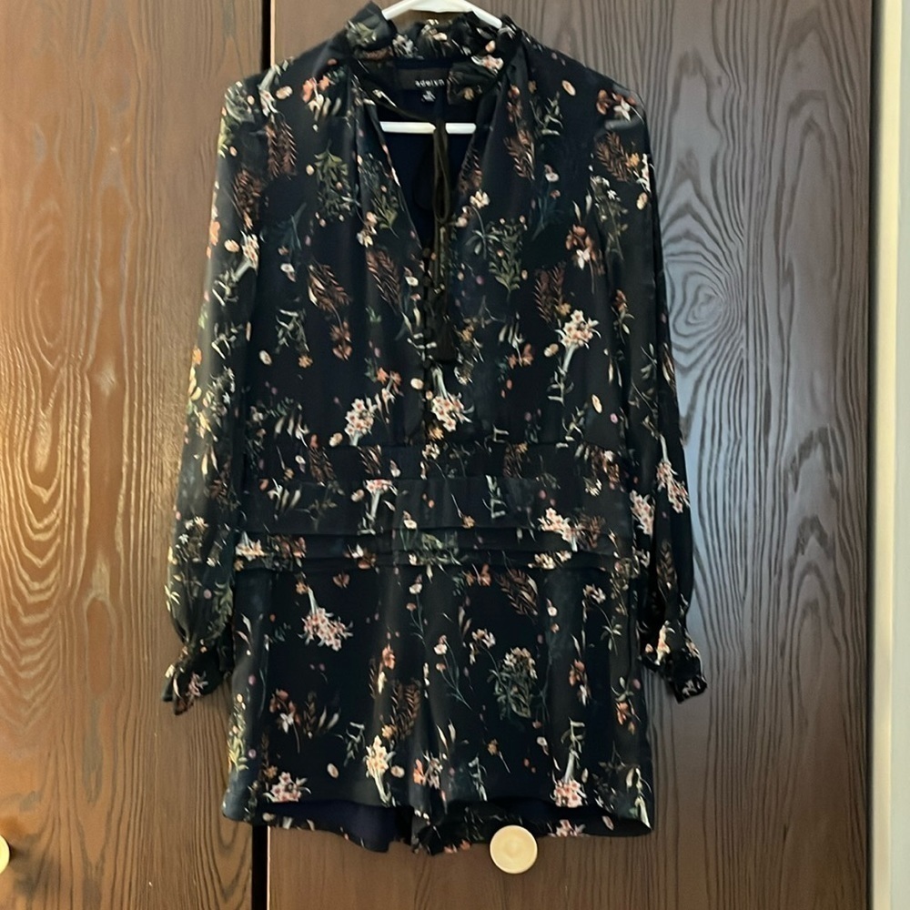 Adelyn Rae navy blue floral one piece romper. Size XS.
